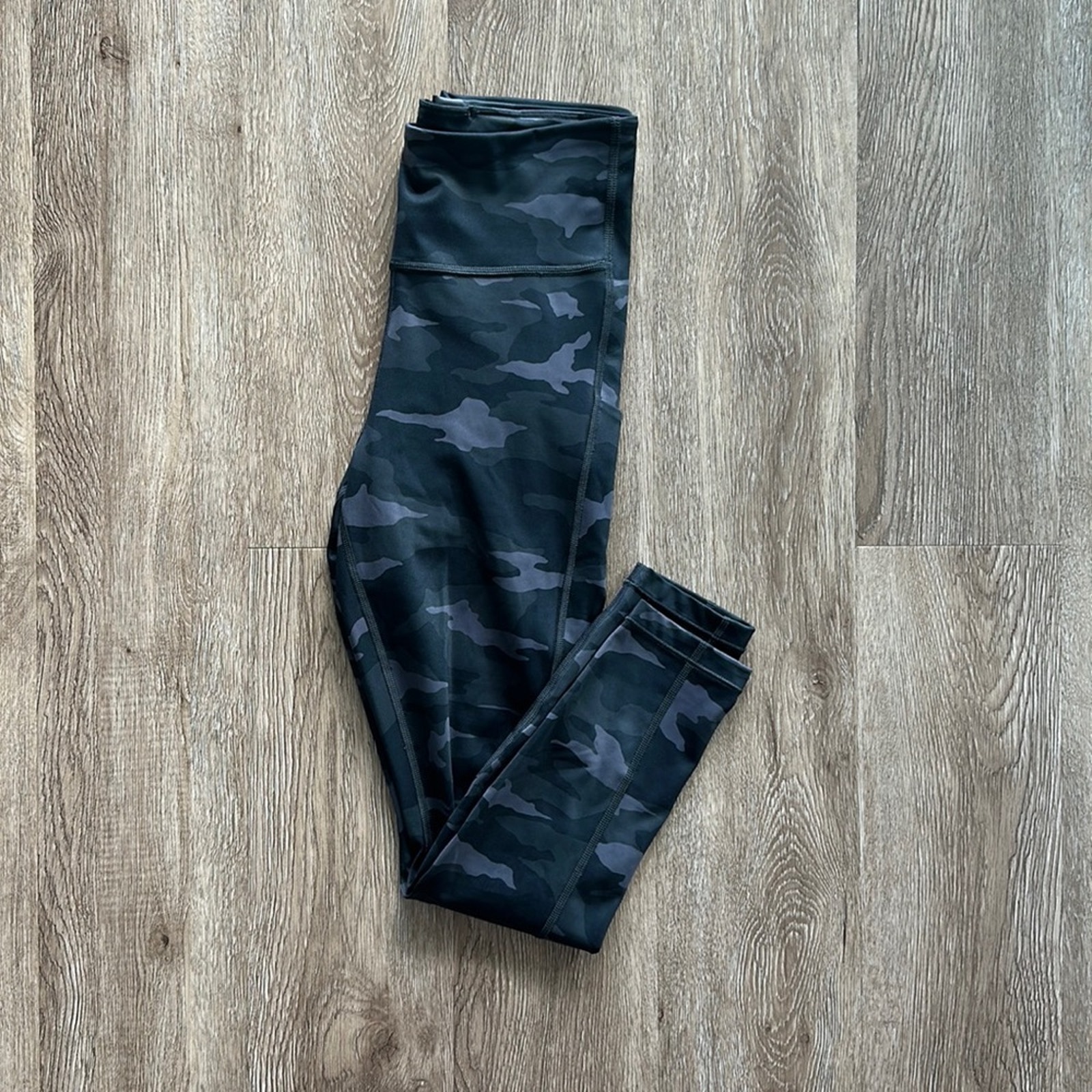 Athleta Ultimate Camo 7/8 Tights Size Small Black Compression Leggings
